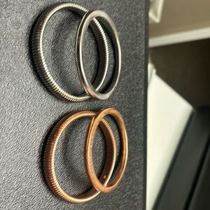 Bracket to keep your sleeves from sliding down